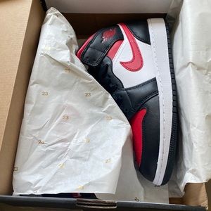 Jordan 1 mid